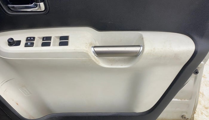 2018 Maruti IGNIS DELTA 1.2 AMT, Petrol, Automatic, 39,608 km, Driver Side Door Panels Control