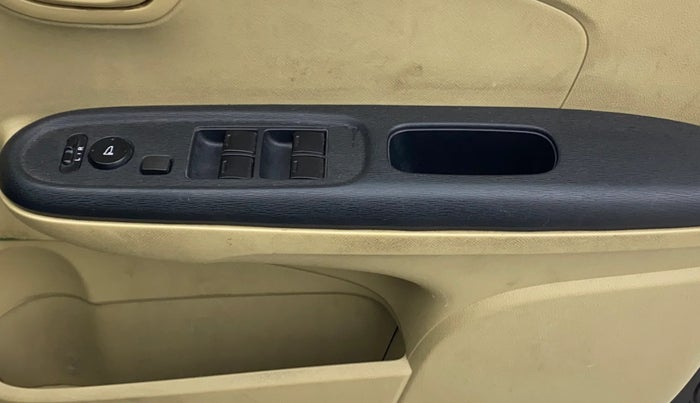 2016 Honda Amaze 1.2L I-VTEC S, Petrol, Manual, 77,875 km, Driver Side Door Panels Control