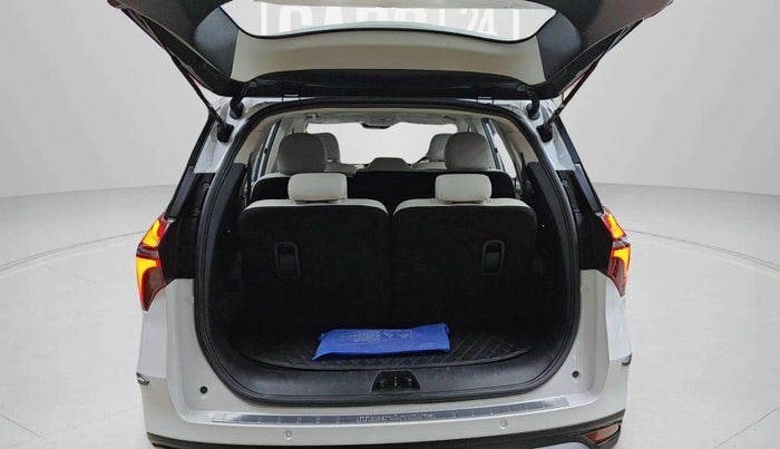 2023 Mahindra XUV700 AX 7 LUXURY P AT 7 STR, Petrol, Automatic, 22,345 km, Boot Door Open