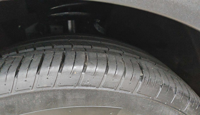 2023 Mahindra XUV700 AX 7 LUXURY P AT 7 STR, Petrol, Automatic, 22,345 km, Right Rear Tyre Tread