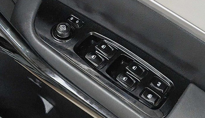 2023 Mahindra XUV700 AX 7 LUXURY P AT 7 STR, Petrol, Automatic, 22,345 km, Driver Side Door Panels Control