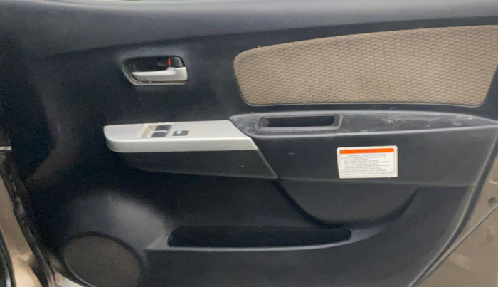 2014 Maruti Wagon R 1.0 LXI CNG, CNG, Manual, 1,24,790 km, Driver Side Door Panels Control