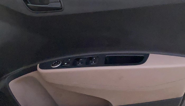 2017 Hyundai Grand i10 MAGNA 1.2 KAPPA VTVT, Petrol, Manual, 82,647 km, Driver Side Door Panels Control