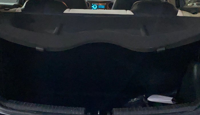 2017 Hyundai Grand i10 MAGNA 1.2 KAPPA VTVT, Petrol, Manual, 82,647 km, Boot Inside