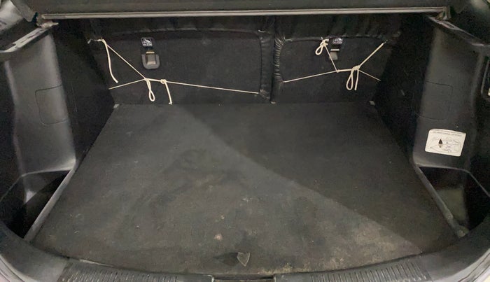 2017 Maruti S Cross ZETA 1.3, Diesel, Manual, 83,875 km, Boot Inside