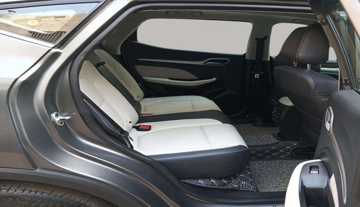 2023 MG ASTOR SAVVY 1.5 CVT, Petrol, Automatic, 24,071 km, Right Side Rear Door Cabin