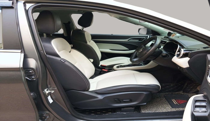 2023 MG ASTOR SAVVY 1.5 CVT, Petrol, Automatic, 24,071 km, Right Side Front Door Cabin