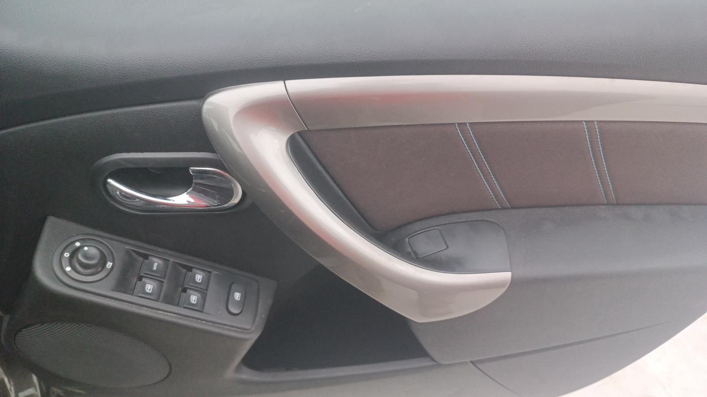 2021 Renault Duster RXZ 1.5 PETROL MT, Petrol, Manual, 27,770 km, Driver Side Door Panels Control