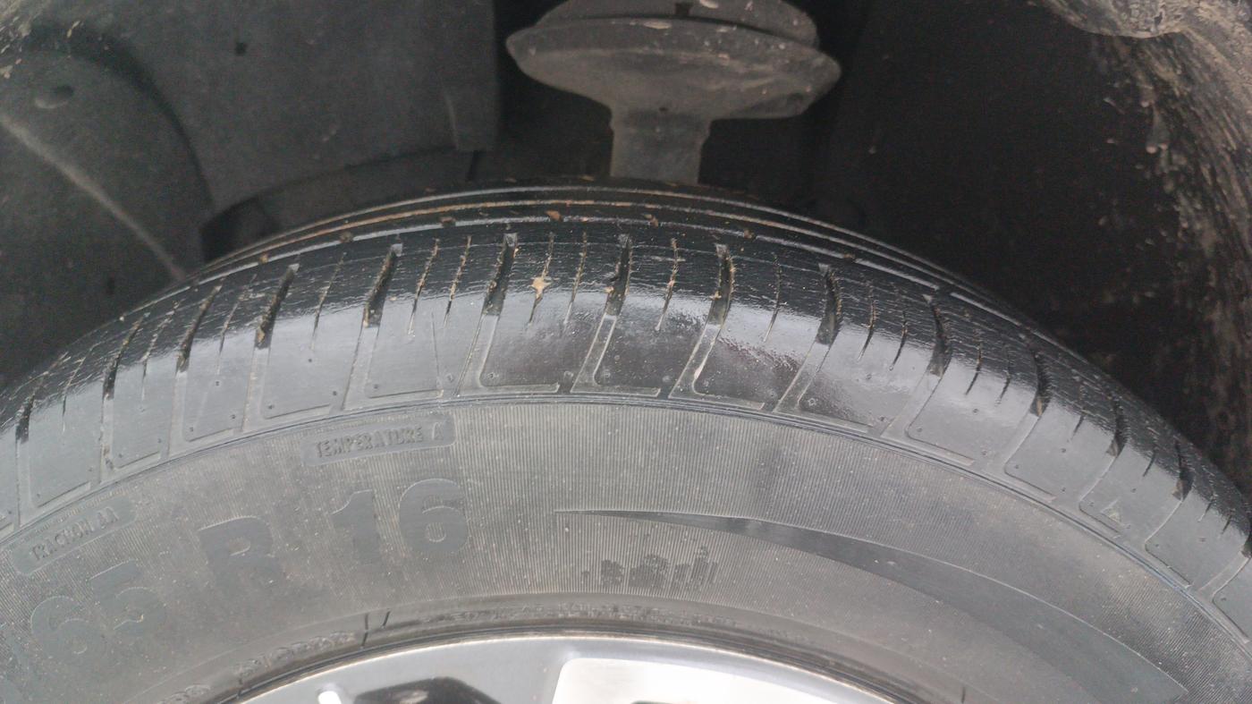 2021 Renault Duster RXZ 1.5 PETROL MT, Petrol, Manual, 27,770 km, Left Front Tyre Tread