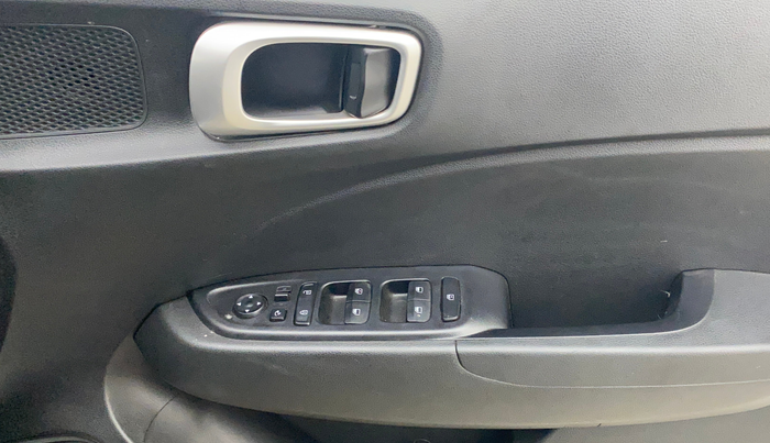 2021 Hyundai VENUE SX 1.5 (O) EXECUTIVE CRDI, Diesel, Manual, 15,975 km, Driver Side Door Panels Control