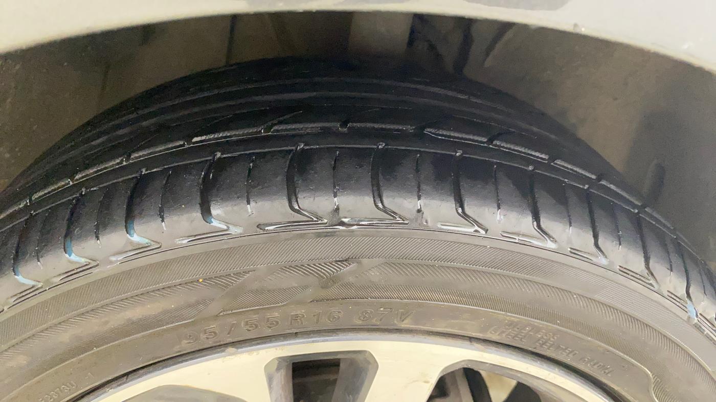 2020 Tata ALTROZ XZ PETROL, Petrol, Manual, 88,724 km, Right Front Tyre Tread