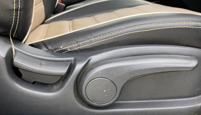 2016 Hyundai Elite i20 SPORTZ 1.2, Petrol, Manual, 48,724 km, Driver Side Adjustment Panel