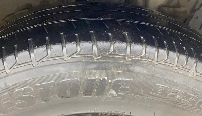 2016 Hyundai Elite i20 SPORTZ 1.2, Petrol, Manual, 48,724 km, Right Front Tyre Tread