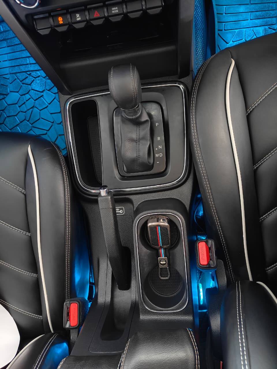 2024 Mahindra Thar Roxx MX5 Petrol AT 2WD , Petrol, Automatic, 31,514 km, Gear Lever