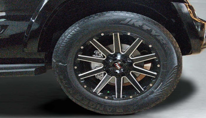 2024 Mahindra Thar Roxx MX5 Petrol AT 2WD , Petrol, Automatic, 31,514 km, Right Front Wheel