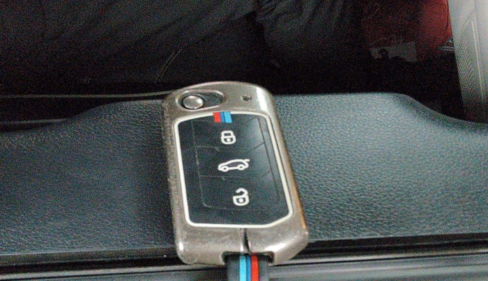 2024 Mahindra Thar Roxx MX5 Petrol AT 2WD , Petrol, Automatic, 31,514 km, Key Close Up