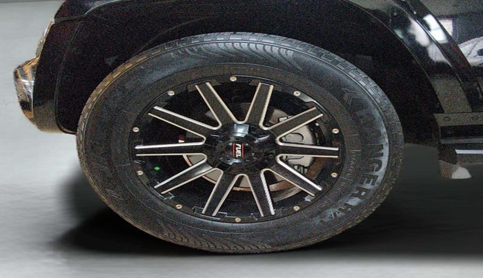 2024 Mahindra Thar Roxx MX5 Petrol AT 2WD , Petrol, Automatic, 31,514 km, Left Front Wheel