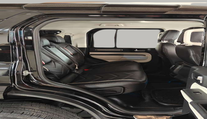 2024 Mahindra Thar Roxx MX5 Petrol AT 2WD , Petrol, Automatic, 31,514 km, Right Side Rear Door Cabin