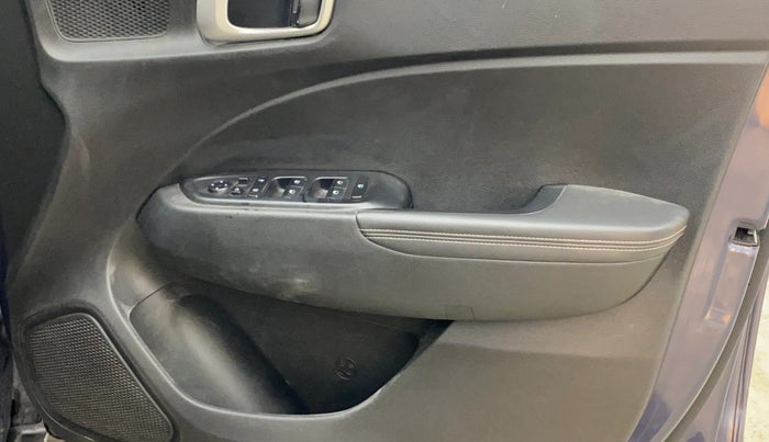 2020 Hyundai VENUE SX (O) 1.5 CRDI, Diesel, Manual, 67,275 km, Driver Side Door Panels Control