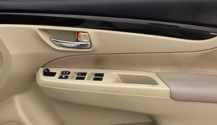 2016 Maruti Ciaz VXI (O), Petrol, Manual, 75,488 km, Driver Side Door Panels Control
