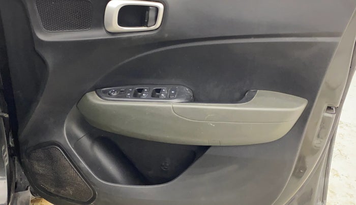 2020 Hyundai VENUE S 1.2, Petrol, Manual, 79,015 km, Driver Side Door Panels Control