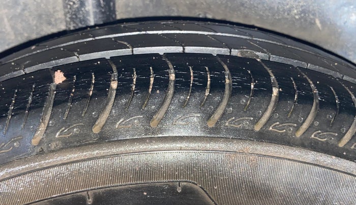 2015 Honda City 1.5L I-DTEC VX, Diesel, Manual, 1,36,317 km, Right Rear Tyre Tread