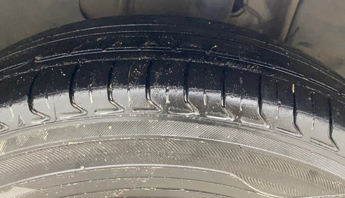 2021 Tata Tiago XT LIMITED EDITION PETROL, CNG, Manual, 1,04,937 km, Right Front Tyre Tread