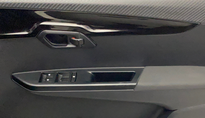 2017 Mahindra Kuv100 K8 6 STR, Petrol, Manual, 12,171 km, Driver Side Door Panels Control