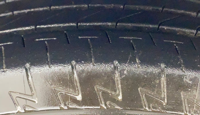 2018 Maruti Swift VXI AMT, Petrol, Automatic, 41,407 km, Right Front Tyre Tread