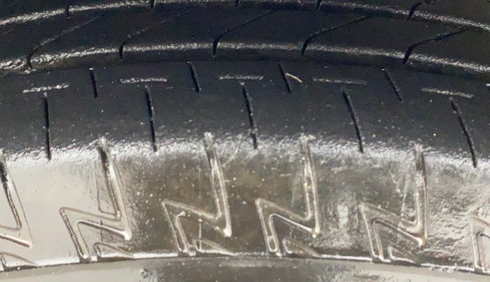 2018 Maruti Swift VXI AMT, Petrol, Automatic, 41,407 km, Left Front Tyre Tread