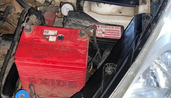 2014 Hyundai i10 MAGNA 1.1, CNG, Manual, 1,05,896 km, Engine View - Left