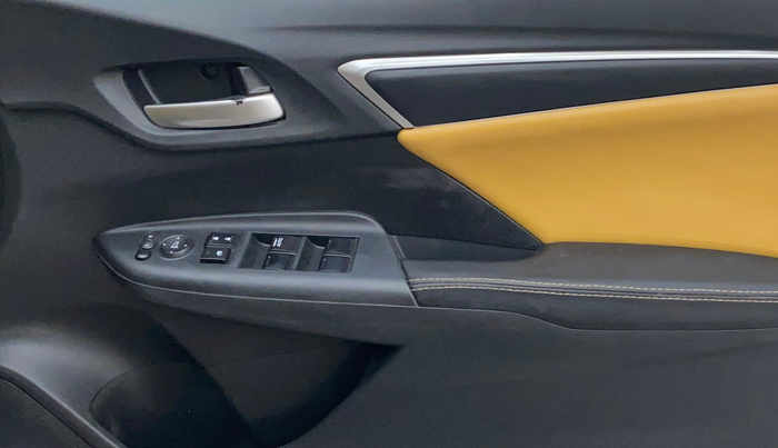 2017 Honda WR-V 1.5L I-DTEC VX MT, Diesel, Manual, 68,174 km, Driver Side Door Panels Control