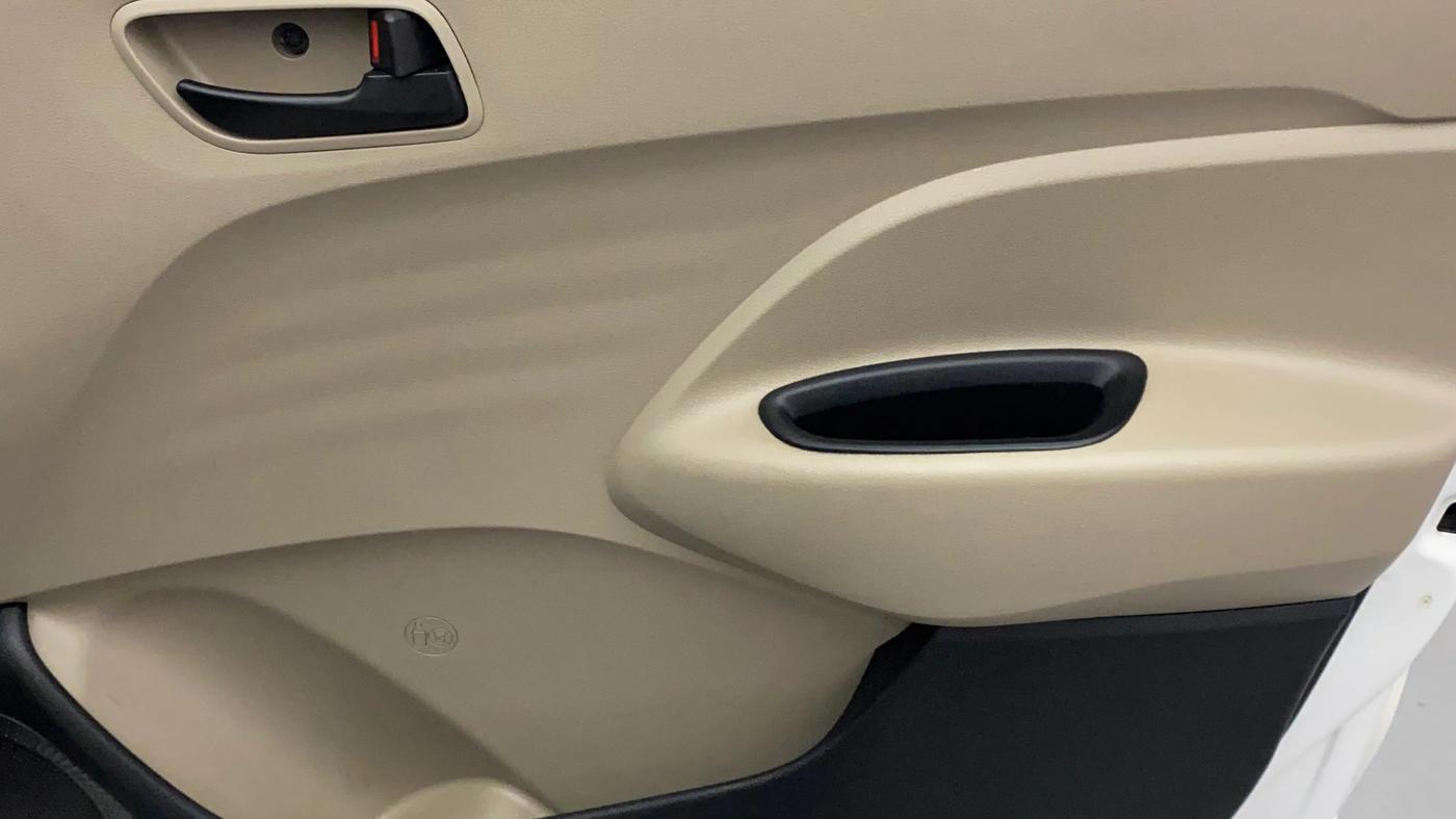 2019 Hyundai NEW SANTRO ERA, Petrol, Manual, 1,42,056 km, Driver Side Door Panels Control