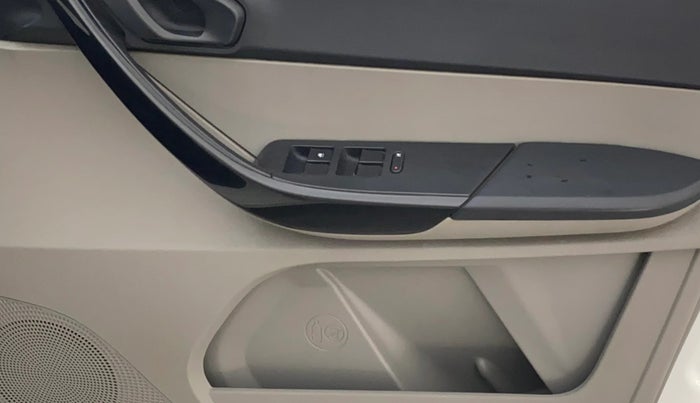 2017 Tata Tiago XT PETROL, Petrol, Manual, 61,022 km, Driver Side Door Panels Control