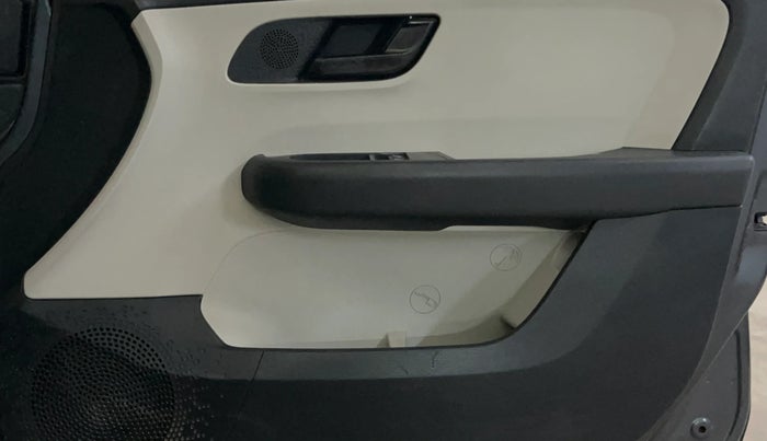 2021 Tata ALTROZ XE PETROL, Petrol, Manual, 75,412 km, Driver Side Door Panels Control