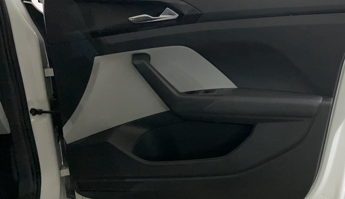 2023 Skoda KUSHAQ STYLE 1.5L TSI DSG (6 AIRBAGS), Petrol, Automatic, 26,315 km, Driver Side Door Panels Control