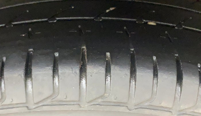 2017 Volkswagen Polo HIGHLINE1.2L, Petrol, Manual, 67,745 km, Left Rear Tyre Tread