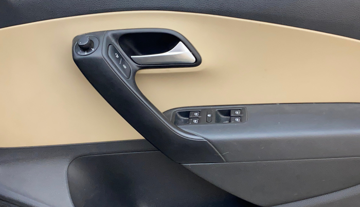 2017 Volkswagen Polo HIGHLINE1.2L, Petrol, Manual, 67,745 km, Driver Side Door Panels Control