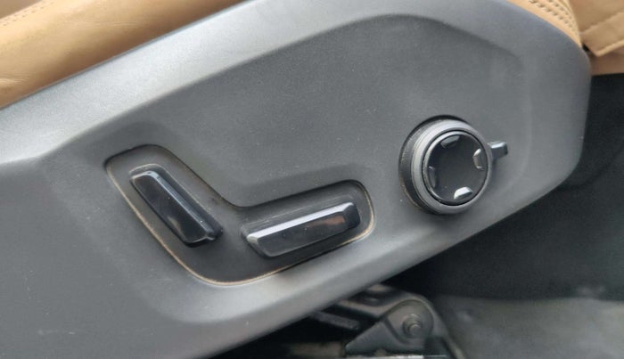 2018 Volvo XC 60 D5 INSCRIPTION, Diesel, Automatic, 70,331 km, Driver Side Adjustment Panel