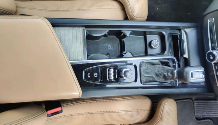 2018 Volvo XC 60 D5 INSCRIPTION, Diesel, Automatic, 70,331 km, Gear Lever