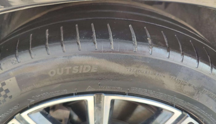 2018 Volvo XC 60 D5 INSCRIPTION, Diesel, Automatic, 70,331 km, Right Front Tyre Tread