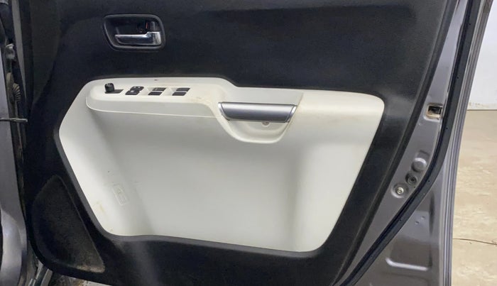 2023 Maruti IGNIS DELTA 1.2, CNG, Manual, 40,083 km, Driver Side Door Panels Control