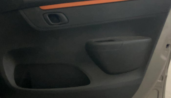 2018 Renault Kwid CLIMBER 1.0 AMT, Petrol, Automatic, 49,245 km, Driver Side Door Panels Control