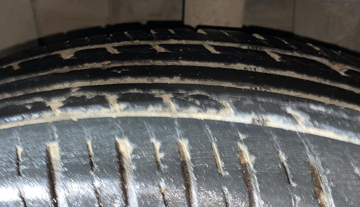 2018 Renault Kwid RXL, Petrol, Manual, 64,220 km, Left Front Tyre Tread