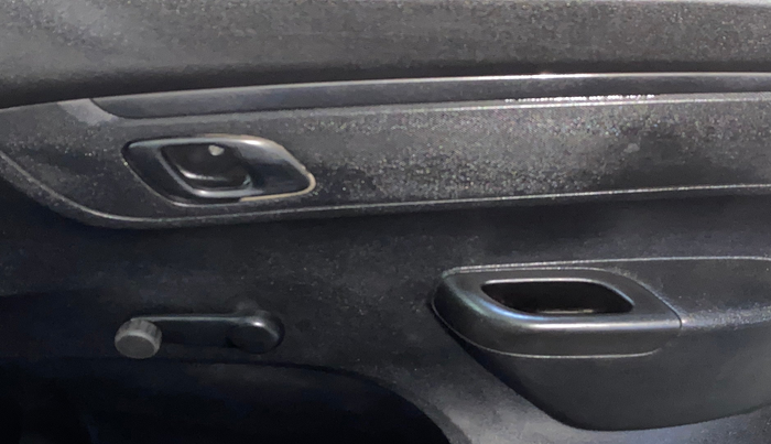 2018 Renault Kwid RXL, Petrol, Manual, 64,220 km, Driver Side Door Panels Control