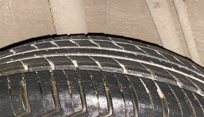 2018 Renault Kwid RXL, Petrol, Manual, 64,220 km, Right Rear Tyre Tread