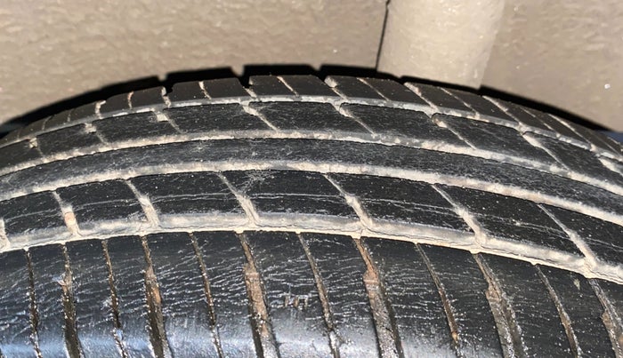 2018 Renault Kwid RXL, Petrol, Manual, 64,220 km, Left Rear Tyre Tread