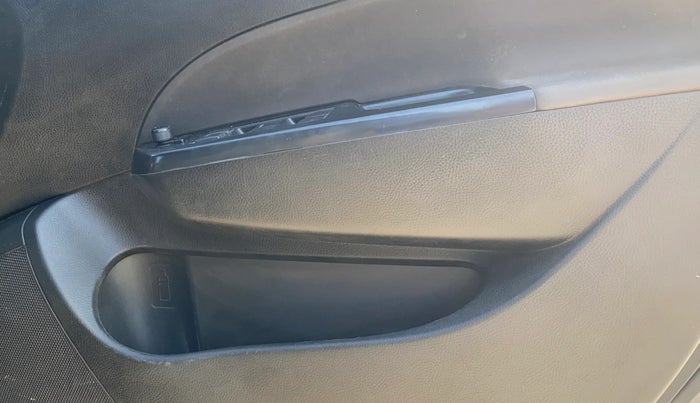 2017 Maruti Swift VXI, Petrol, Manual, 1,22,660 km, Driver Side Door Panels Control