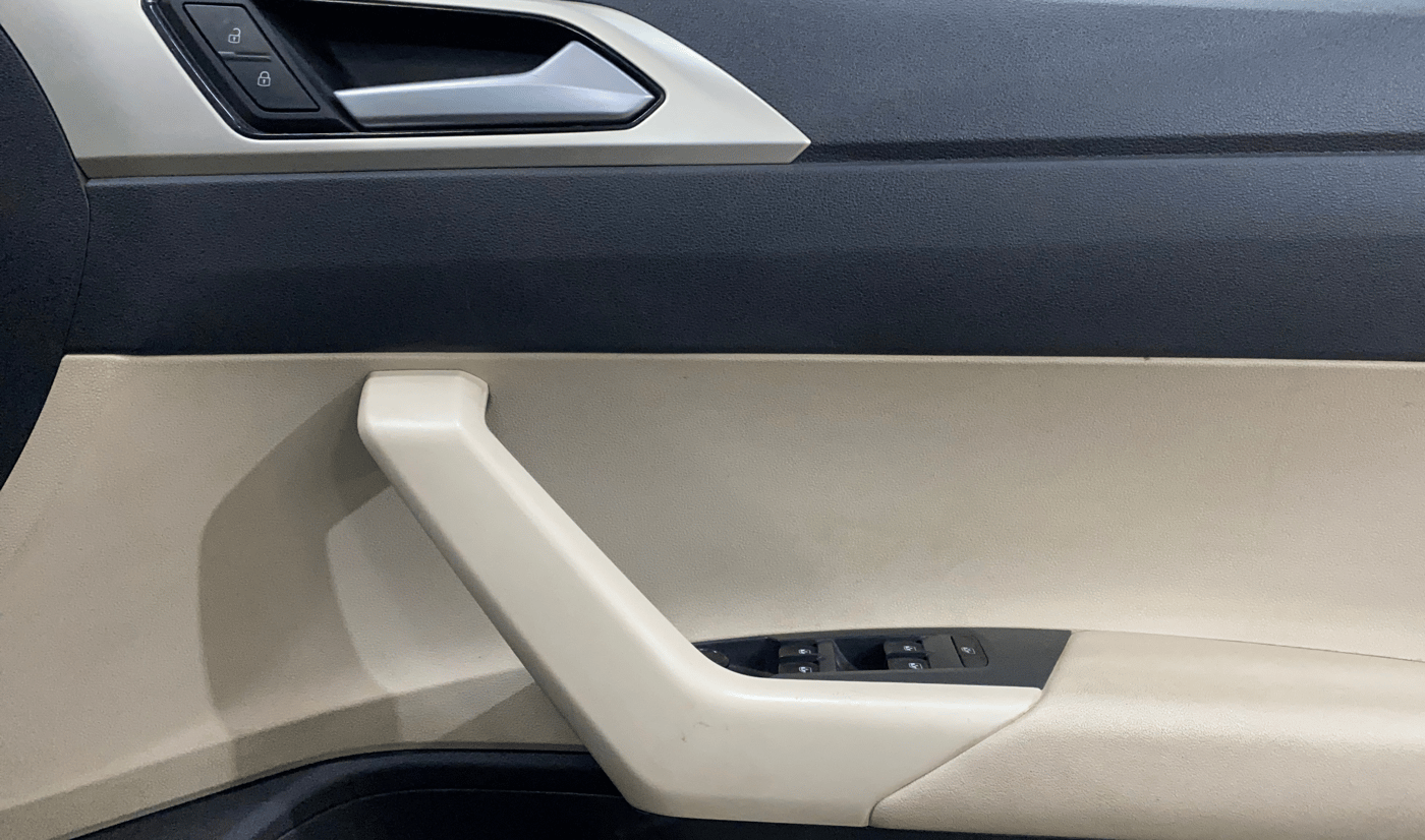 2022 Volkswagen VIRTUS TOPLINE TSI 1.0 AT, Petrol, Automatic, 16,917 km, Driver Side Door Panels Control