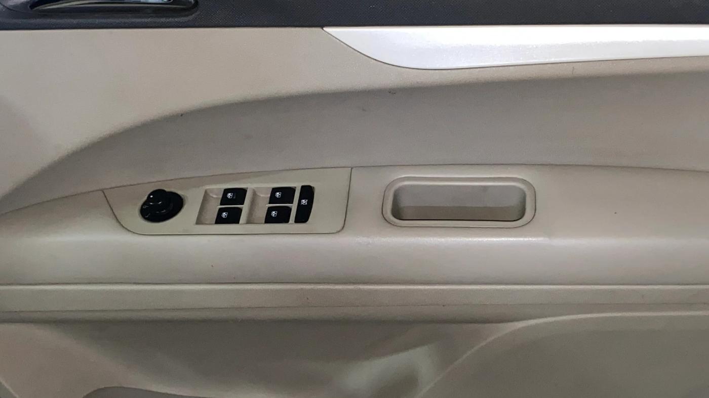 2020 Mahindra MARAZZO M 6 + 8 STR, Diesel, Manual, 87,670 km, Driver Side Door Panels Control
